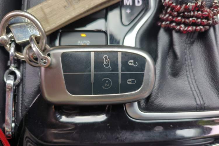 Used Jeep Grand Commander 2022 2.0T Four-Wheel Drive Luxury Edition Vehicle Key