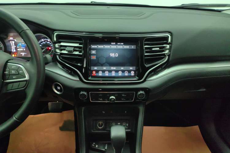 Used Jeep Grand Commander 2022 2.0T Two-Wheel Drive Elite Version Audio And AC Panel