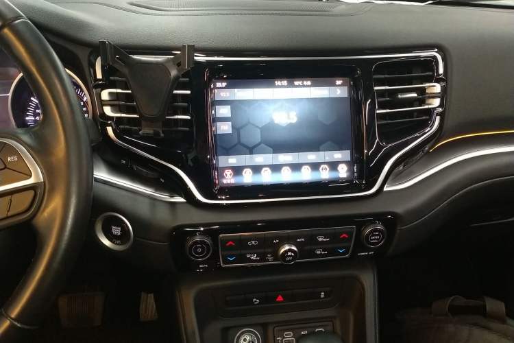 Used Jeep Grand Commander 2022 2.0T Two-Wheel Drive Luxury Version Audio And AC Panel