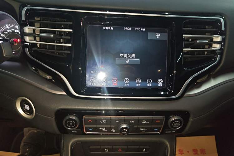 Used Jeep Grand Commander 2022 2.0T Two-Wheel Drive Elite Version Audio And AC Panel