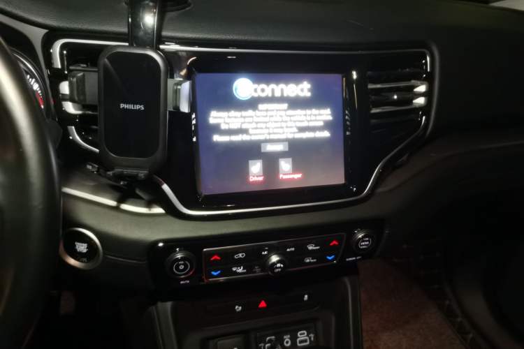 Used Jeep Grand Commander 2022 2.0T Two-Wheel Drive Elite Version Audio And AC Panel