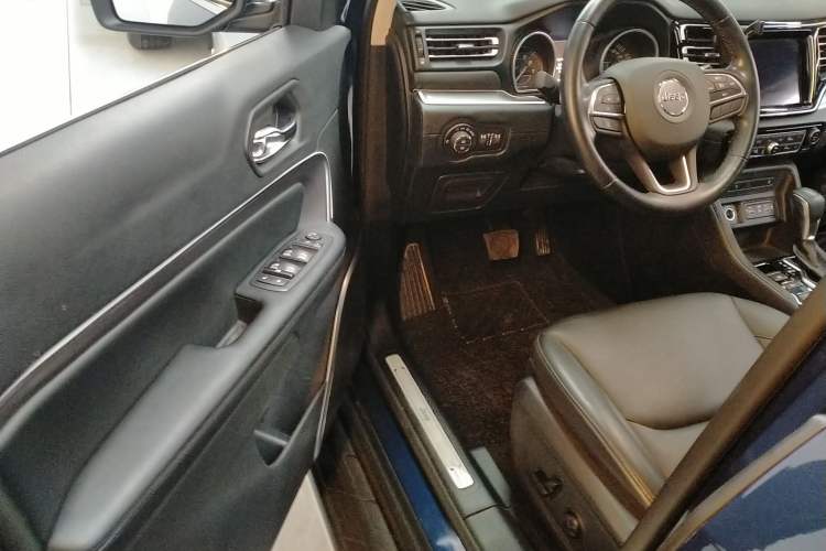 Used Jeep Grand Commander 2022 2.0T Two-Wheel Drive Luxury Version Driver Seat