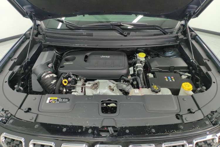 Used Jeep Grand Commander 2022 2.0T Two-Wheel Drive Elite Version Engine Bay