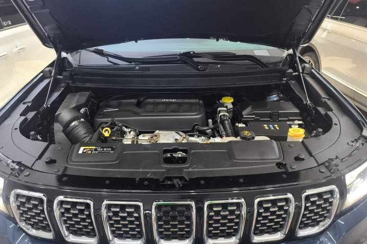 Used Jeep Grand Commander 2022 2.0T Four-Wheel Drive Luxury Edition Engine Bay