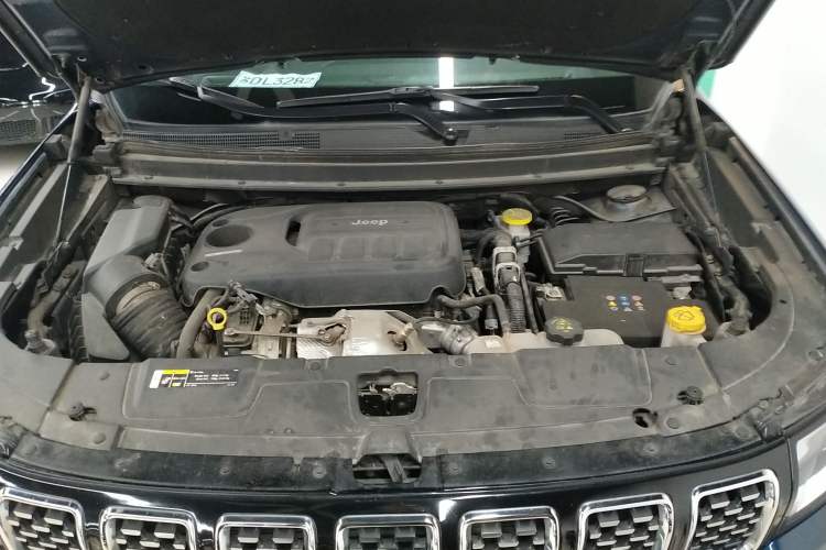 Used Jeep Grand Commander 2022 2.0T Two-Wheel Drive Luxury Version Engine Bay