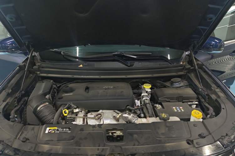 Used Jeep Grand Commander 2022 2.0T Two-Wheel Drive Elite Version Engine Bay