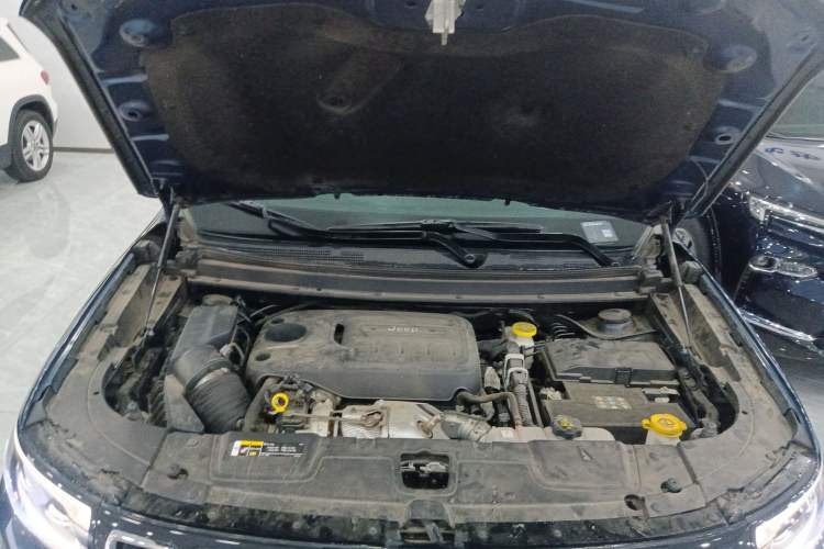 Used Jeep Grand Commander 2022 2.0T Two-Wheel Drive Elite Version Engine Bay
