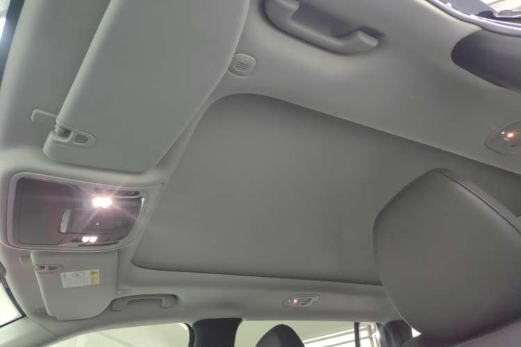 Used Jeep Grand Commander 2022 2.0T Two-Wheel Drive Elite Version Headliner