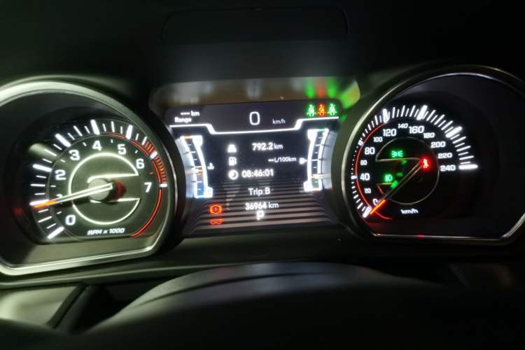 Used Jeep Grand Commander 2022 2.0T Two-Wheel Drive Elite Version Instrument Cluster