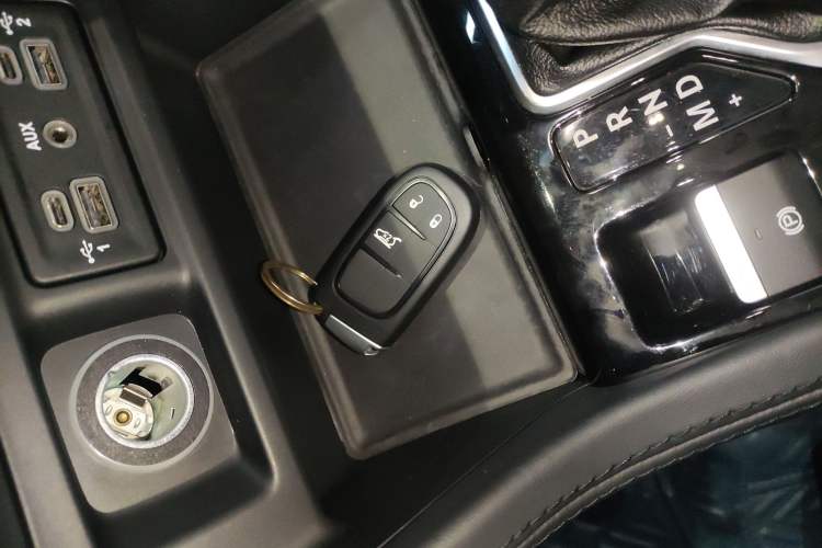 Used Jeep Grand Commander 2022 2.0T Two-Wheel Drive Luxury Version Interior 1