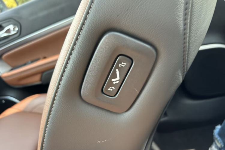 Used Jeep Grand Commander 2022 2.0T Four-Wheel Drive Luxury Edition Interior 13