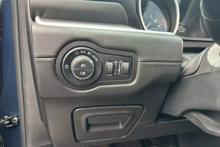 Used Jeep Grand Commander 2022 2.0T Four-Wheel Drive Luxury Edition Interior 14