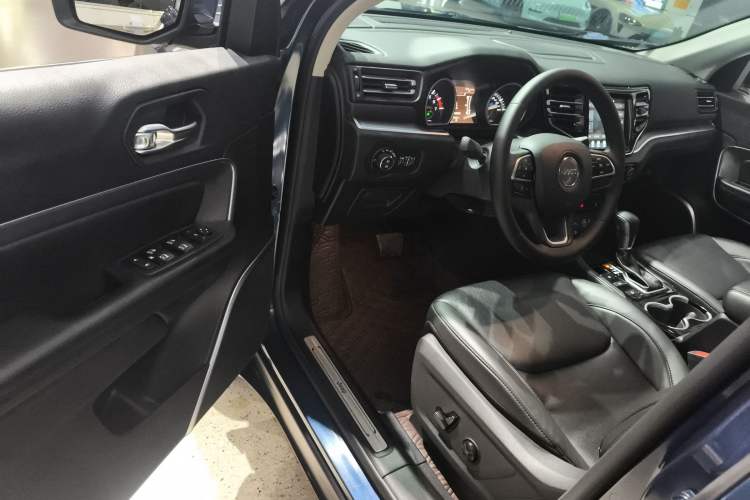 Used Jeep Grand Commander 2022 2.0T Four-Wheel Drive Luxury Edition Interior 3