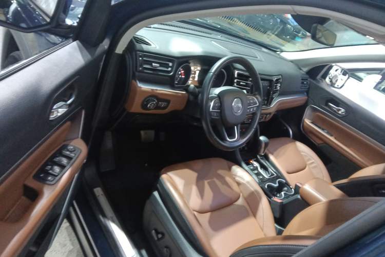 Used Jeep Grand Commander 2022 2.0T Four-Wheel Drive Luxury Edition Interior 3