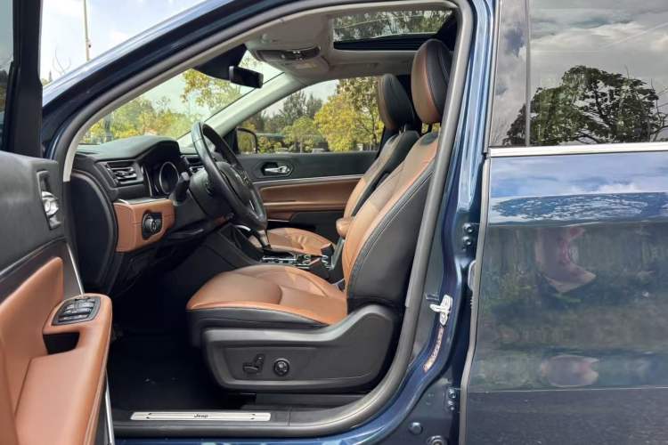 Used Jeep Grand Commander 2022 2.0T Four-Wheel Drive Luxury Edition Interior 5