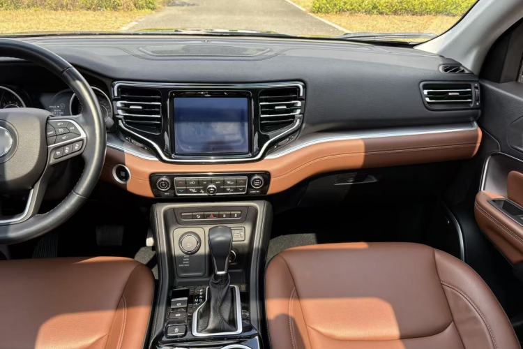 Used Jeep Grand Commander 2022 2.0T Four-Wheel Drive Luxury Edition Interior 9