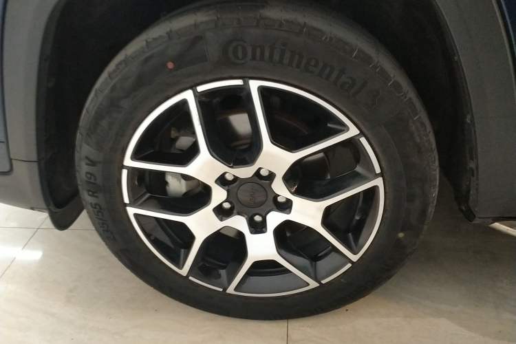 Used Jeep Grand Commander 2022 2.0T Two-Wheel Drive Luxury Version Left Front Wheel Hub