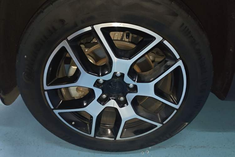 Used Jeep Grand Commander 2022 2.0T Two-Wheel Drive Elite Version Left Front Wheel Hub
