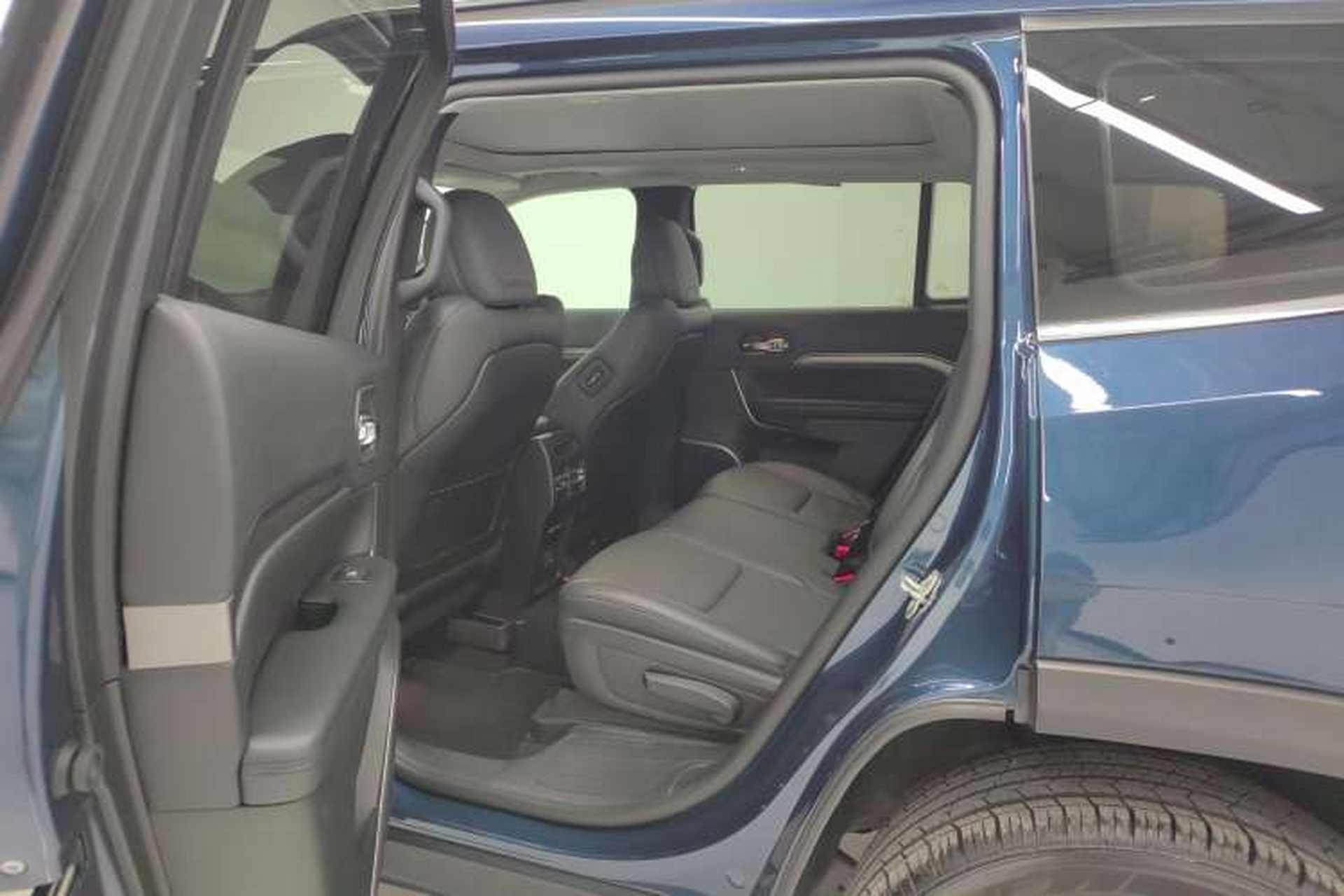 Used Jeep Grand Commander 2022 2.0T Two-Wheel Drive Elite Version Left Rear Seat