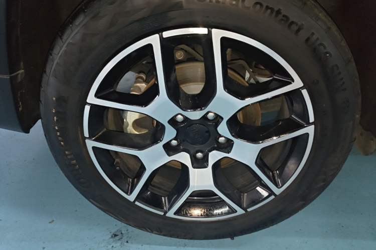 Used Jeep Grand Commander 2022 2.0T Two-Wheel Drive Elite Version Right Rear Wheel Hub