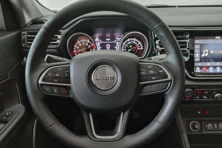 Used Jeep Grand Commander 2022 2.0T Two-Wheel Drive Luxury Version Steering Wheel