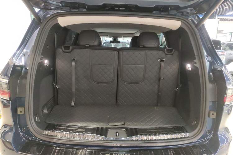 Used Jeep Grand Commander 2022 2.0T Two-Wheel Drive Luxury Version Trunk