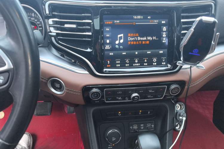 Used Jeep Grand Commander 2022 2.0T Four-Wheel Drive Luxury Edition Audio And AC Panel