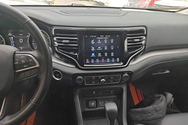 Used Jeep Grand Commander 2022 2.0T Two-Wheel Drive Elite Version Audio And AC Panel