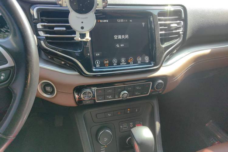 Used Jeep Grand Commander 2022 2.0T Four-Wheel Drive Luxury Edition Audio And AC Panel