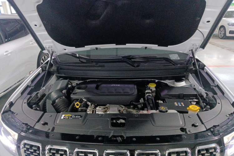 Used Jeep Grand Commander 2022 2.0T Two-Wheel Drive Luxury Version Engine Bay