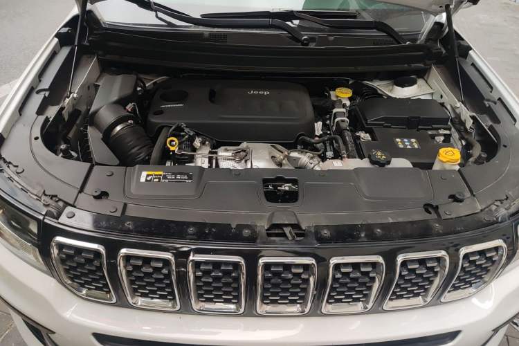 Used Jeep Grand Commander 2022 2.0T Two-Wheel Drive Luxury Version Engine Bay