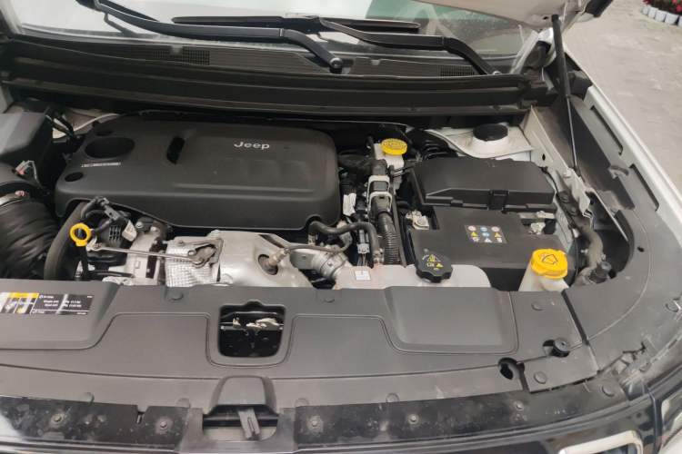 Used Jeep Grand Commander 2022 2.0T Two-Wheel Drive Luxury Version Engine Bay Left