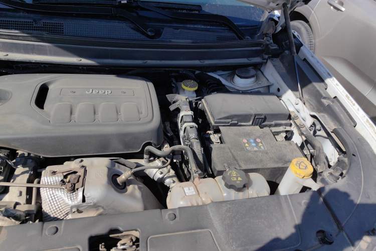Used Jeep Grand Commander 2022 2.0T Four-Wheel Drive Luxury Edition Engine Bay Left