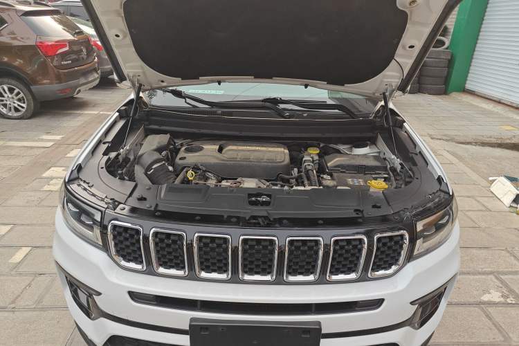 Used Jeep Grand Commander 2022 2.0T Two-Wheel Drive Elite Version Engine Bay