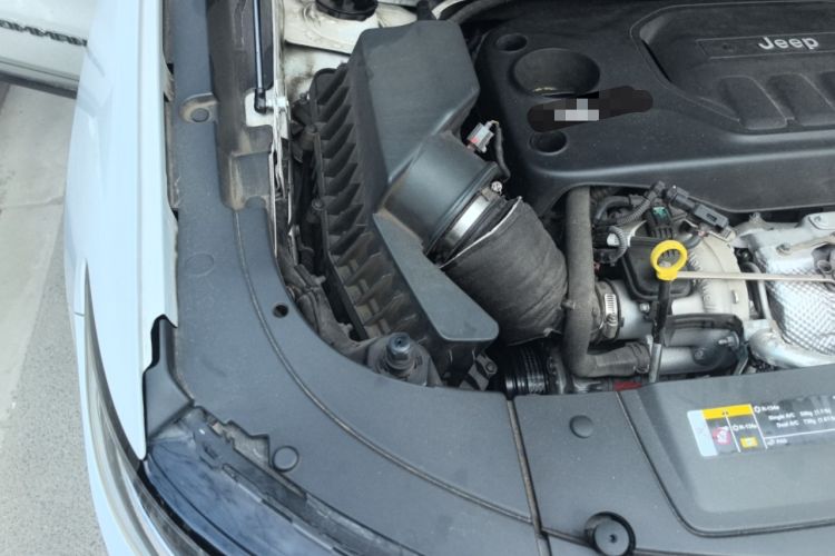 Used Jeep Grand Commander 2022 2.0T Four-Wheel Drive Luxury Edition Engine Bay Right