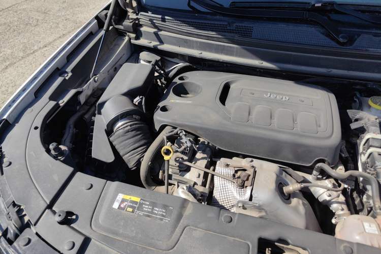 Used Jeep Grand Commander 2022 2.0T Four-Wheel Drive Luxury Edition Engine Bay Right