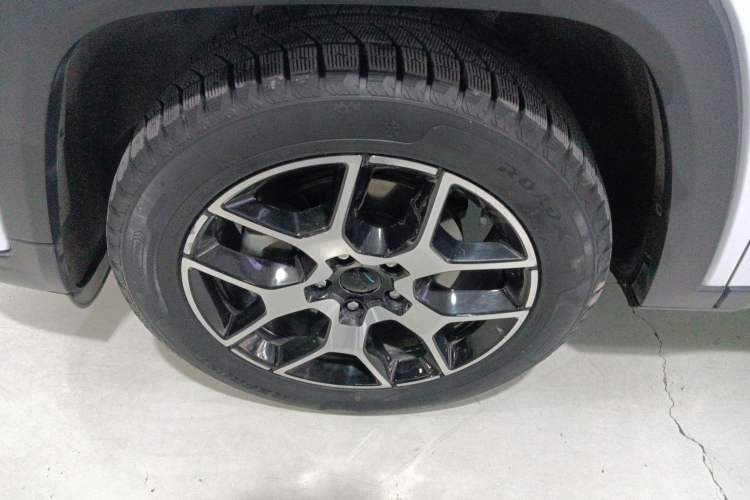 Used Jeep Grand Commander 2022 2.0T Two-Wheel Drive Luxury Version Left Front Wheel Hub