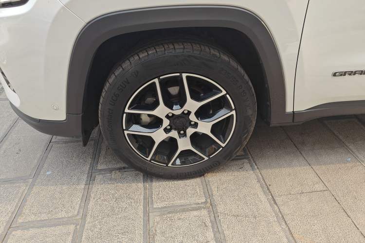 Used Jeep Grand Commander 2022 2.0T Two-Wheel Drive Elite Version Left Front Wheel Hub