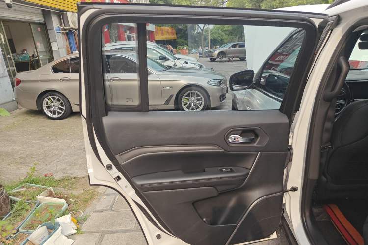Used Jeep Grand Commander 2022 2.0T Two-Wheel Drive Elite Version Left Rear Door Interior