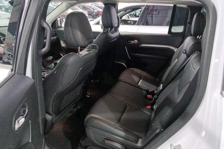 Used Jeep Grand Commander 2022 2.0T Two-Wheel Drive Luxury Version Left Rear Seat