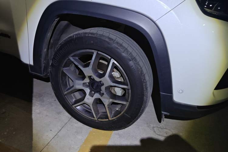 Used Jeep Grand Commander 2022 2.0T Two-Wheel Drive Elite Version Right Front Wheel Hub