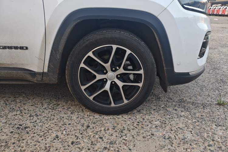 Used Jeep Grand Commander 2022 2.0T Four-Wheel Drive Luxury Edition Right Front Wheel Hub