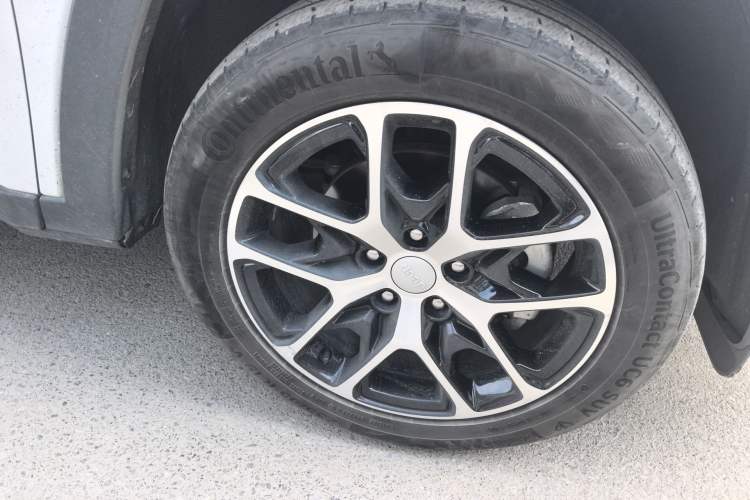 Used Jeep Grand Commander 2022 2.0T Four-Wheel Drive Luxury Edition Right Front Wheel Hub