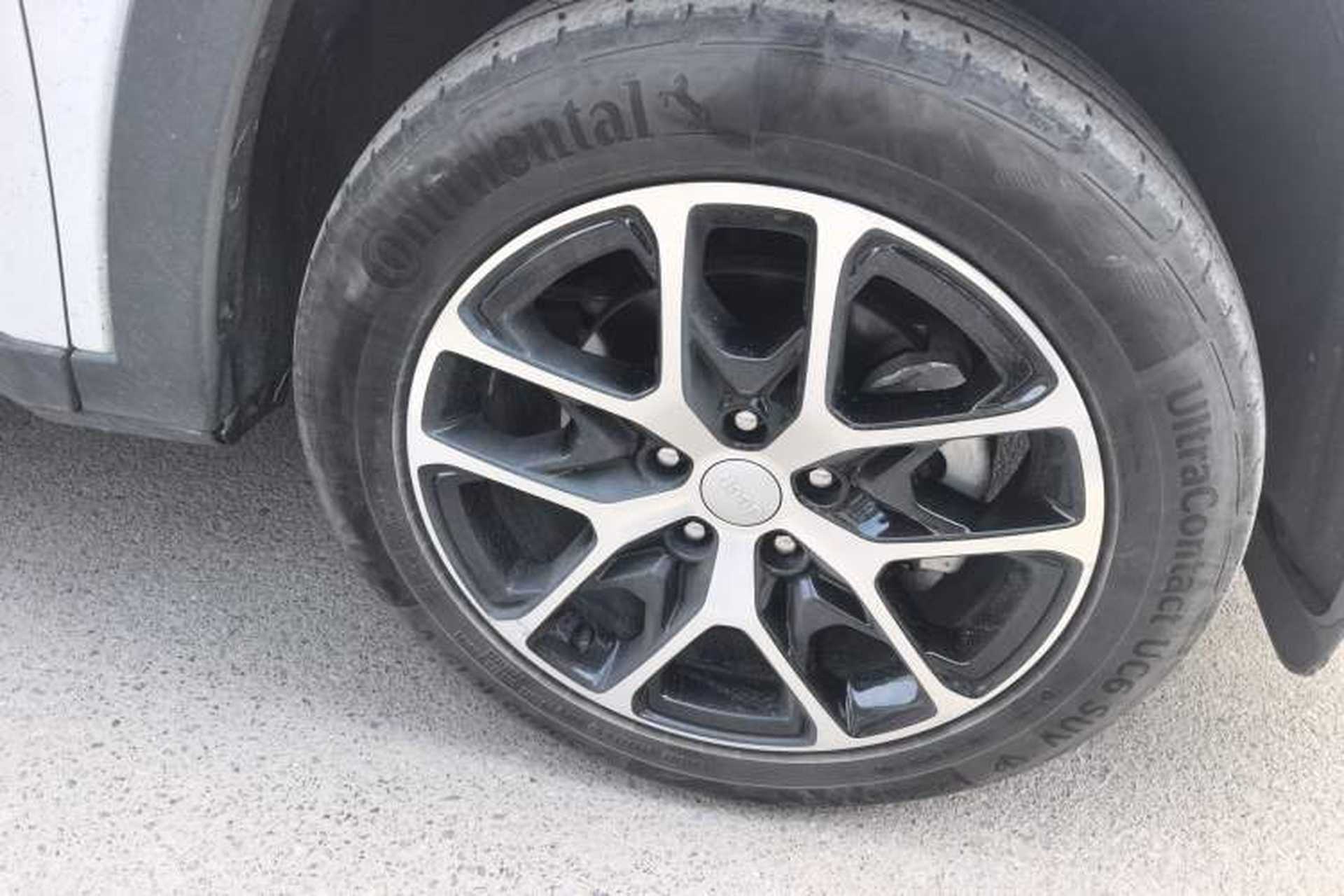 Used Jeep Grand Commander 2022 2.0T Four-Wheel Drive Luxury Edition Right Front Wheel Hub