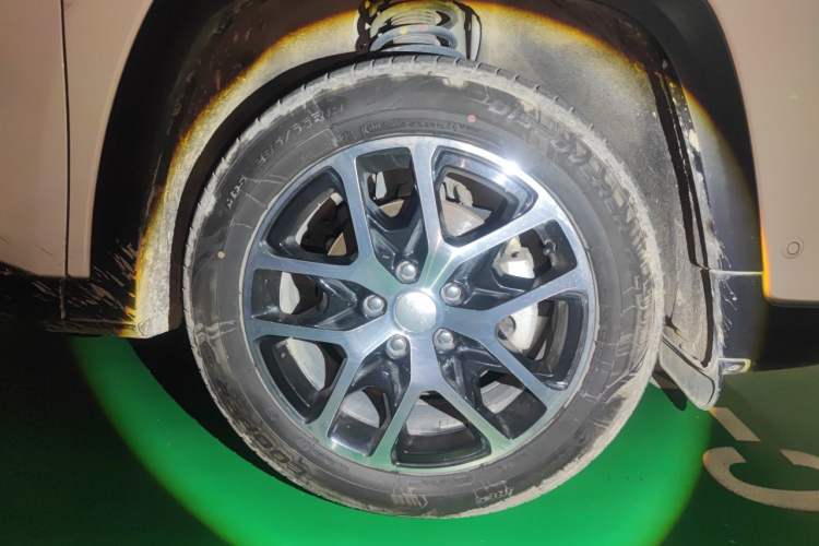 Used Jeep Grand Commander 2022 2.0T Four-Wheel Drive Luxury Edition Right Front Wheel Hub