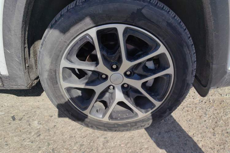 Used Jeep Grand Commander 2022 2.0T Four-Wheel Drive Luxury Edition Right Front Wheel Hub