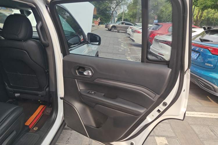 Used Jeep Grand Commander 2022 2.0T Two-Wheel Drive Elite Version Right Rear Door Interior