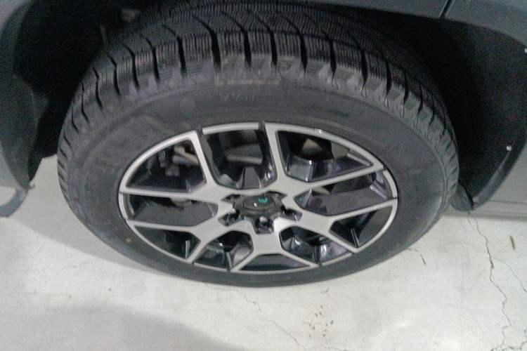 Used Jeep Grand Commander 2022 2.0T Two-Wheel Drive Luxury Version Right Rear Wheel Hub
