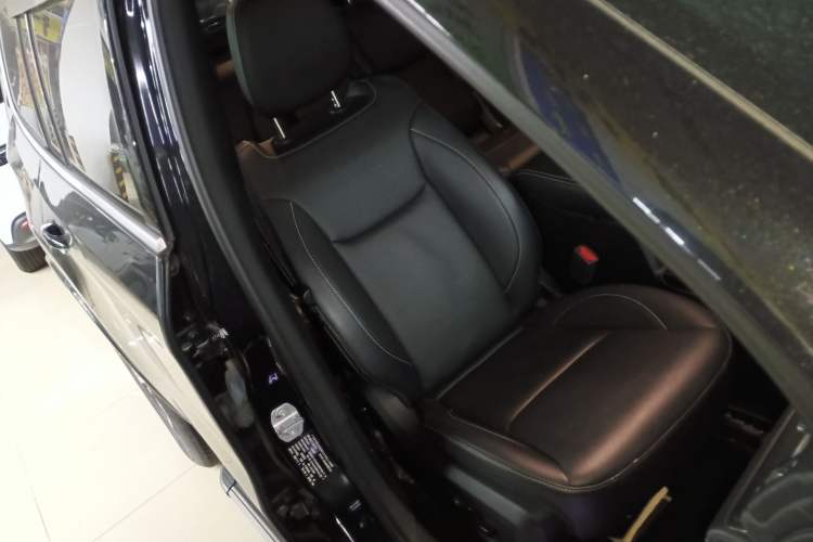 Used Jeep Grand Commander PHEV 2020 2.0T Plug-in Hybrid Leading Edition Right Front Seat