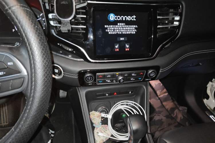 Used Jeep Grand Commander PHEV 2020 2.0T Plug-in Hybrid Leading Edition Audio And AC Panel
